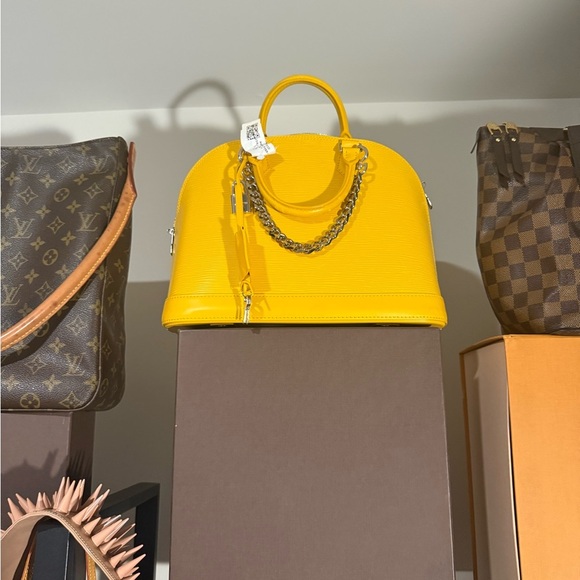 Louis Vuitton LV Alma PM Epi Leather Handbag Satchel - Yellow / Citron - Picture 13 of 14